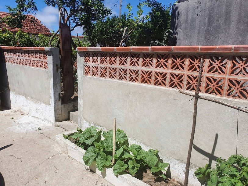 Reconstrução de muro de jardim com Grelha Folha de Oliveira Canas - PRELIS.PT